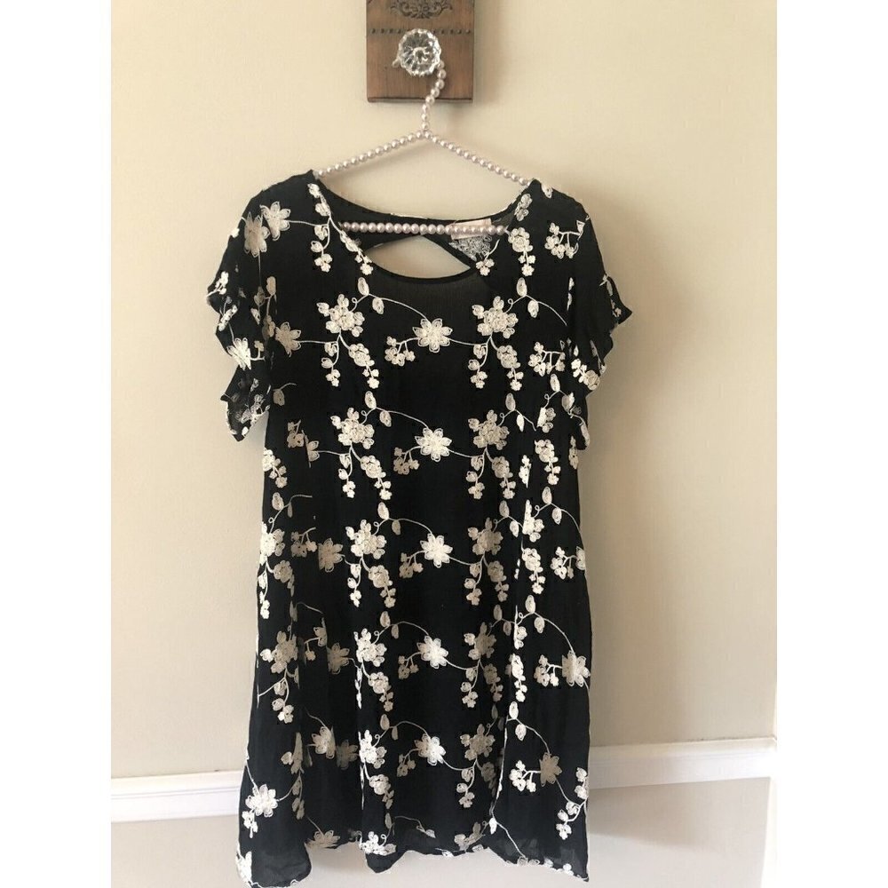 Altar’d State Womens Size M Black Dress White Embroidered Flowers Gauzy